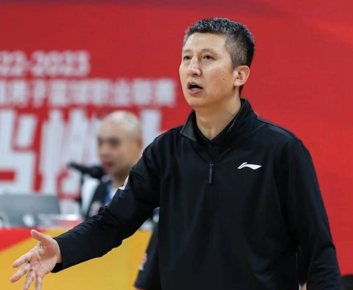 开云体育最新网址-CBA季后赛赛程吃紧，里昂冲刺阶段手感冰凉，媒体盛赞，球队文化再被提及-开云体育最新网址